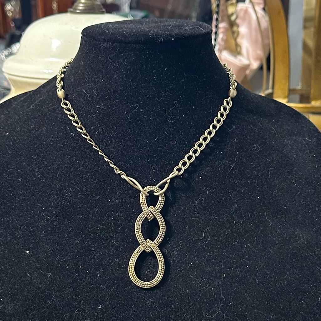 Vintage Liz Claiborne Gold Tone Pendant Necklace 15 15$
